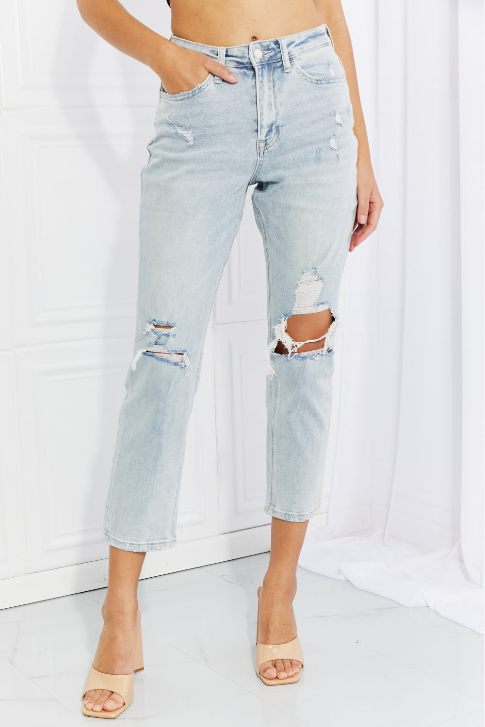 Vervet by Flying Monkey Stand Out Full Size Distressed Cropped Jeans